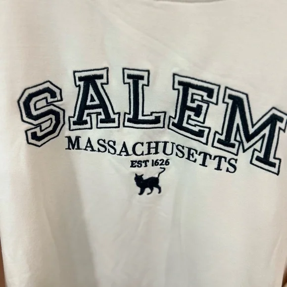 Salem Massachusetts Cream oversized graphic Sweatshirt -NEW - Picture 2 of 6